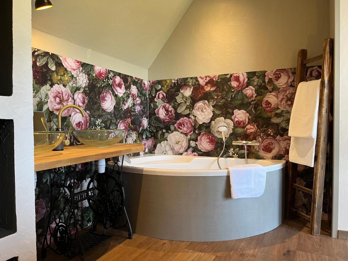 Maison D'Hote Avec Sauna Et Jacuzzi A La Campagne Les Portes du Coglais Exteriér fotografie